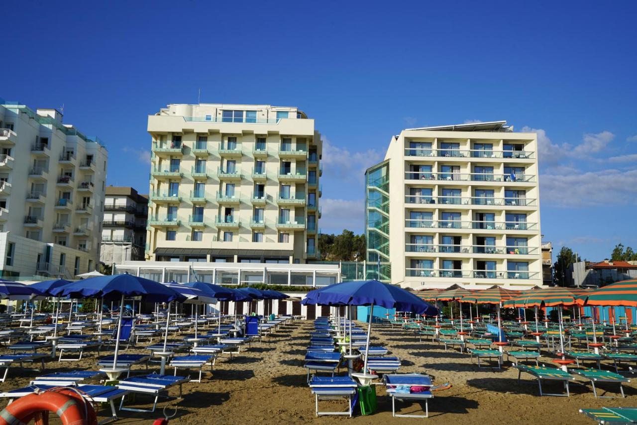 Nautilus Family Hotel Pesaro Bagian luar foto