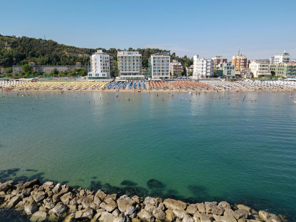 Nautilus Family Hotel Pesaro Bagian luar foto